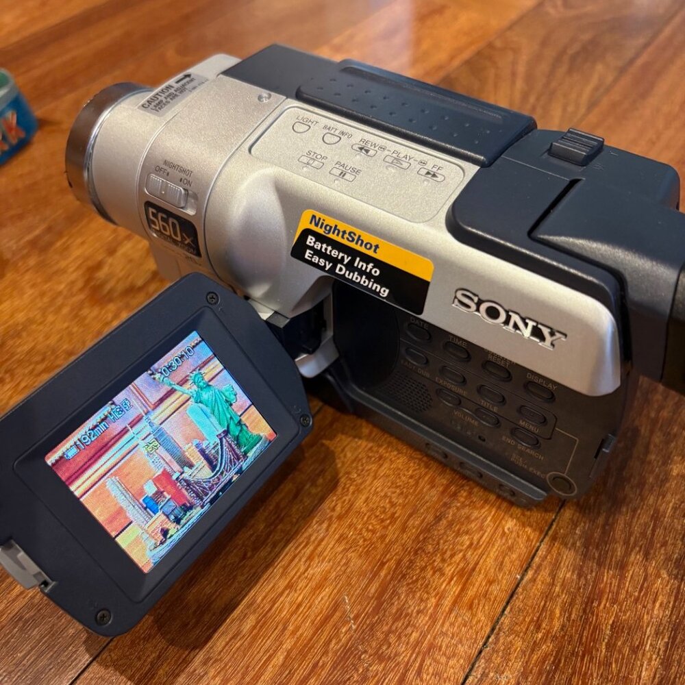 Sony Handycam CCD-TRV118 8mm Hi8 Camcorder – Great Condition